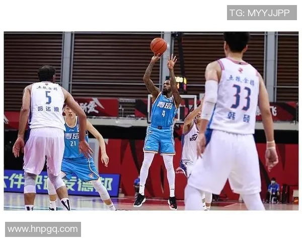 重庆篮球队与武汉篮球队赛后复盘分析战术对决与关键表现