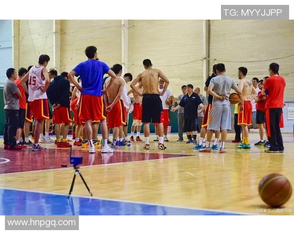 重庆篮球队的灵活战术与团队协作探讨 重庆篮球队的灵活战术与团队协作探讨