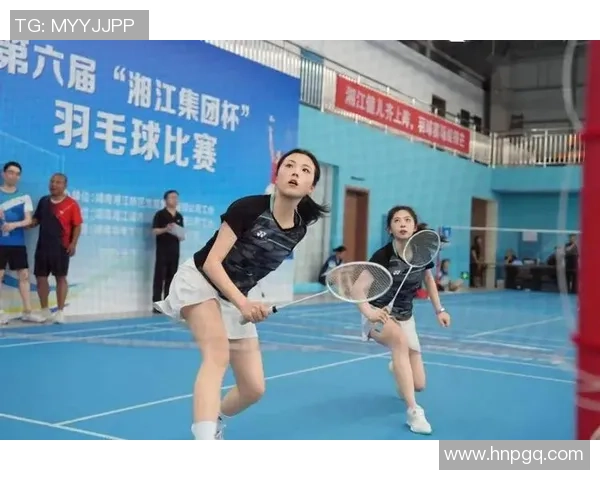 重庆羽毛球队在城市联赛中的灵活性表现引发热议与关注 重庆羽毛球队在城市联赛中的灵活性表现引发热议与关注