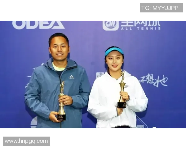 重庆网球队配合引发热议球员间默契与争议的背后故事 重庆网球队配合引发热议球员间默契与争议的背后故事