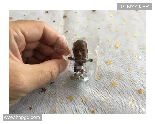 手办足球明星7号的魅力与收藏价值探讨，带你领略球场上的传奇风采